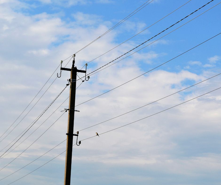 słup energetyczny na działce